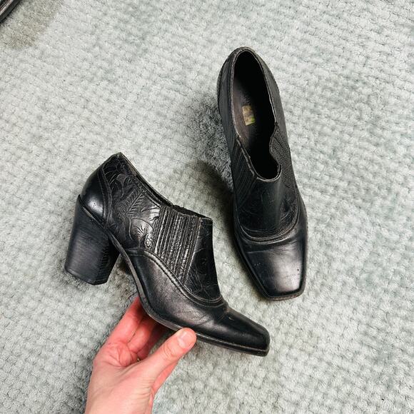Vintage 90s/Y2K Black Leather Low Ankle Heeled Pointed Toe Classic Dress Boots - Picture 1 of 6